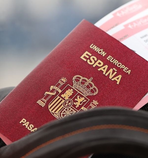 pasaporte español que te ayudar a conseguir en nuestro despacho de abogados de extranjería en barcelona con consulta gratis